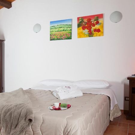 Mirose'S Holiday Home Кастельбуоно Экстерьер фото