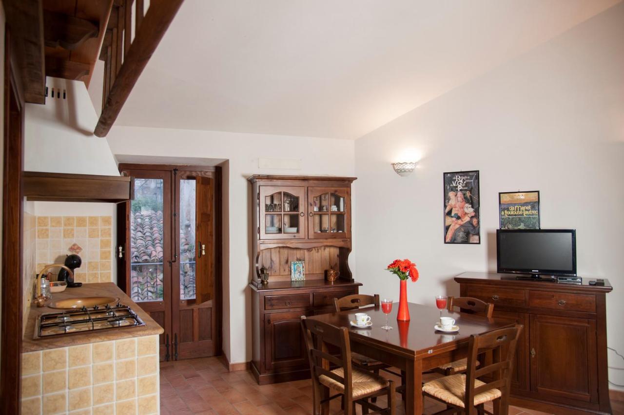 Mirose'S Holiday Home Кастельбуоно Экстерьер фото
