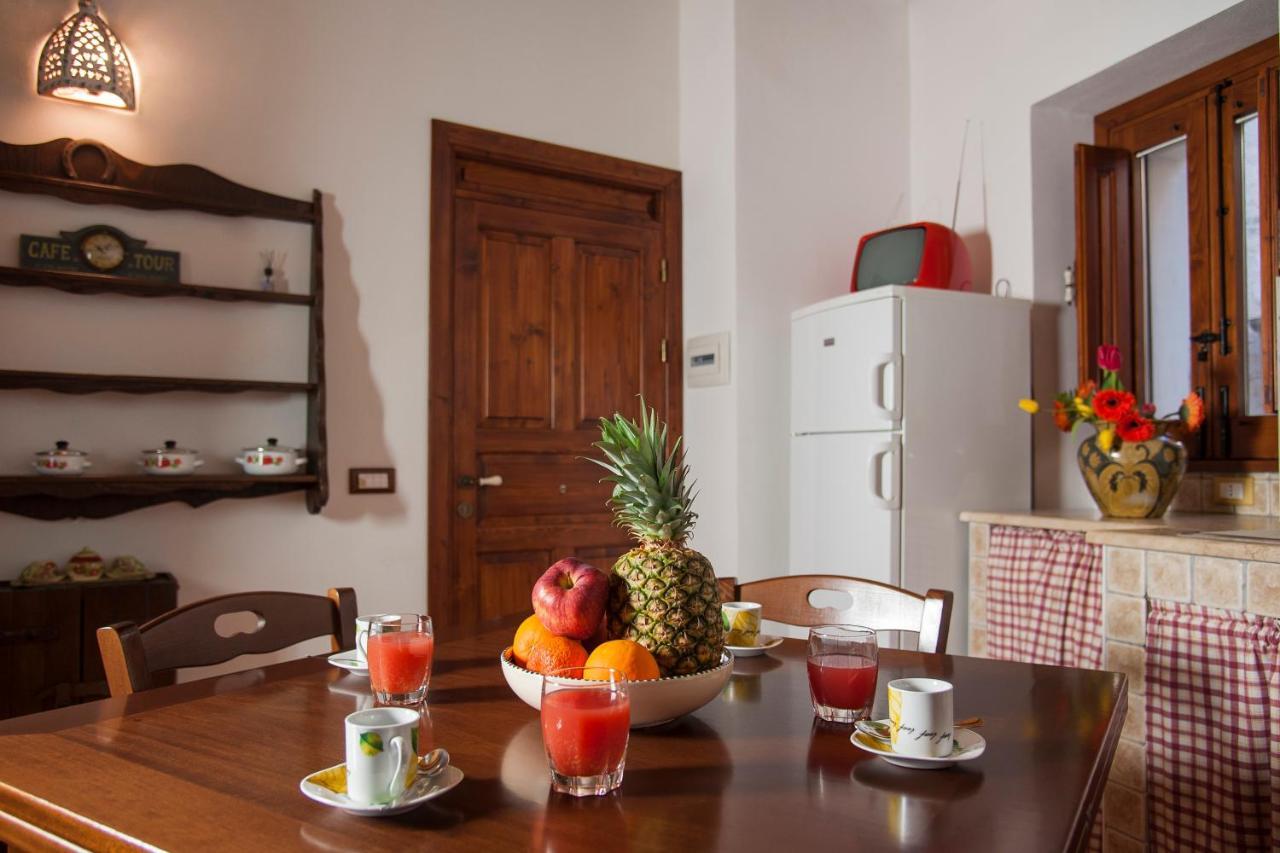 Mirose'S Holiday Home Кастельбуоно Экстерьер фото