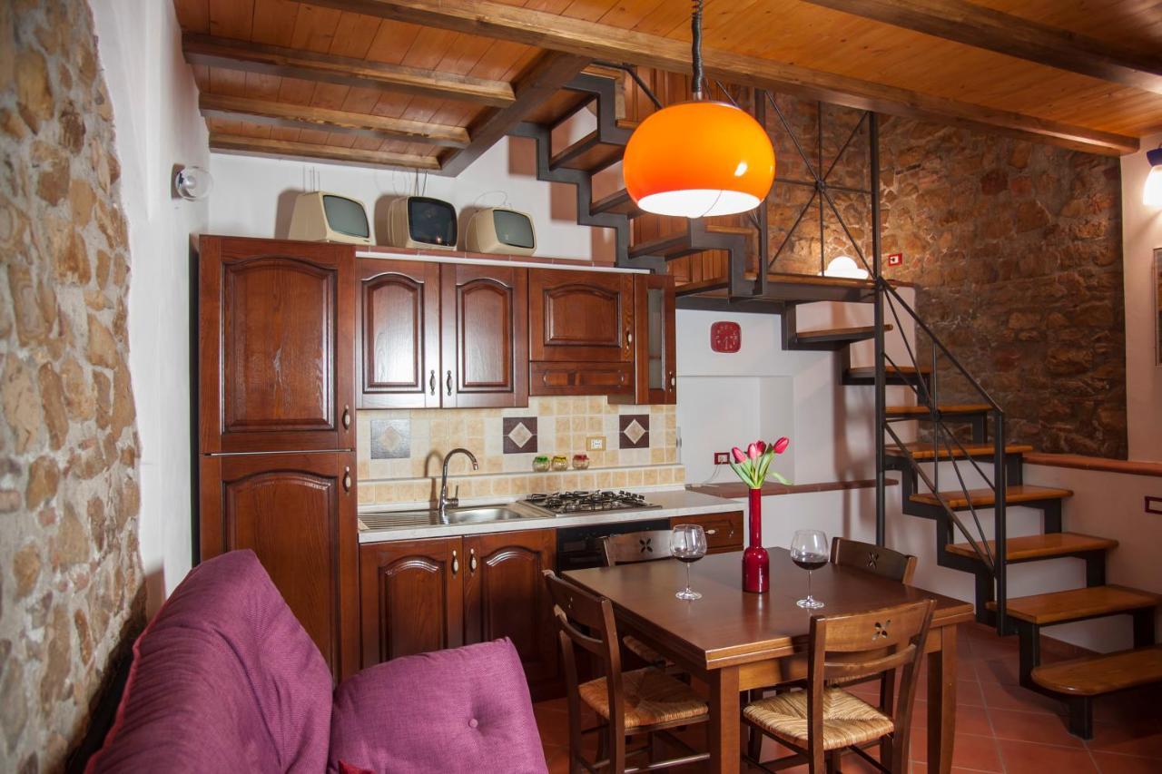 Mirose'S Holiday Home Кастельбуоно Экстерьер фото