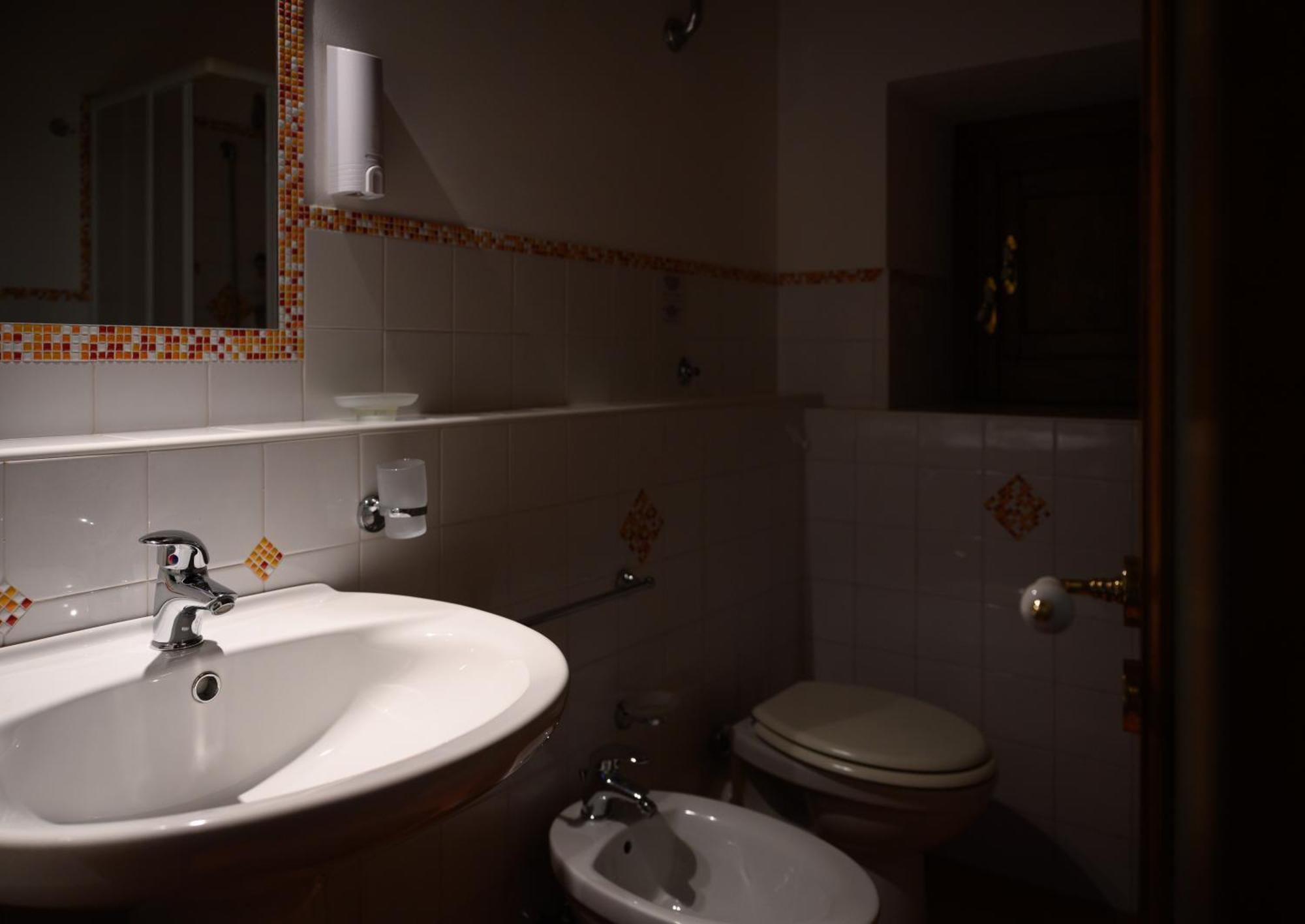 Mirose'S Holiday Home Кастельбуоно Экстерьер фото